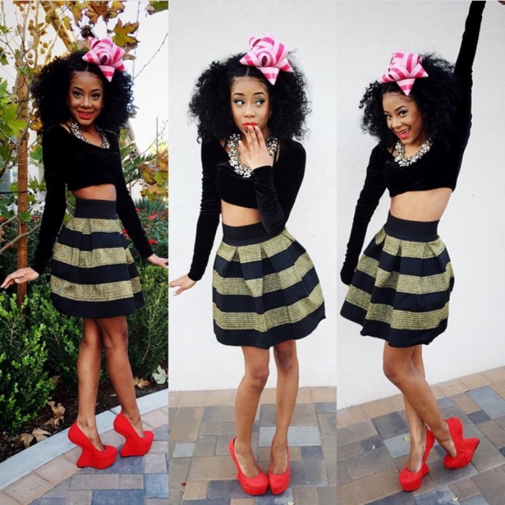 🔴SOLD🔴 Xhilaration Black and Gold Pleated Skirt